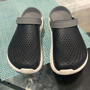 Men’s Crocs LiteRide edition size 10